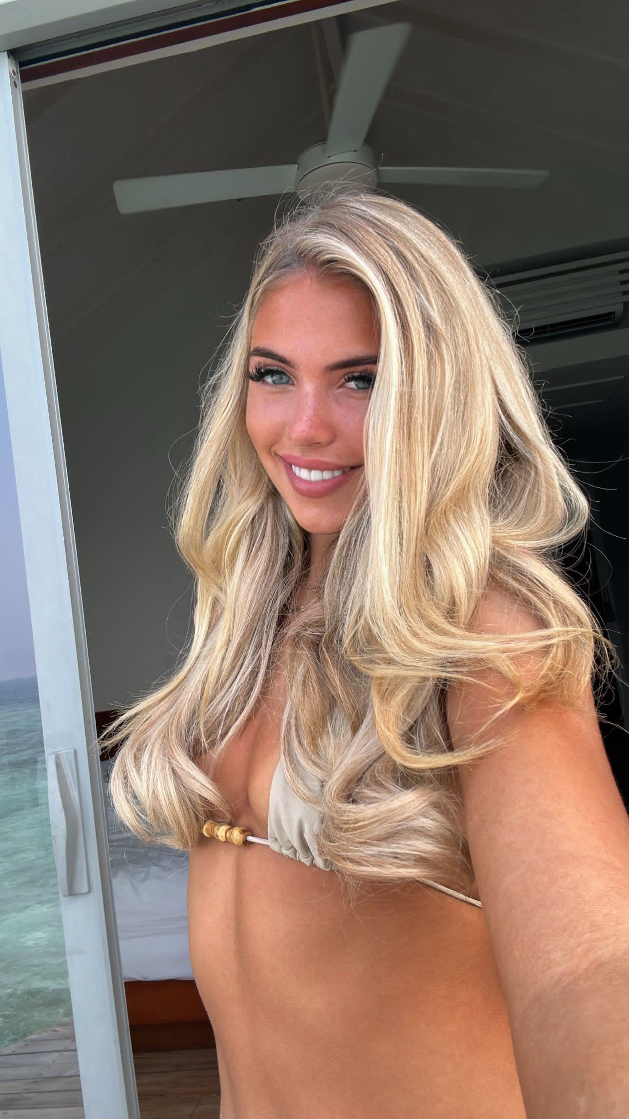 Blonde clip in hair extensions